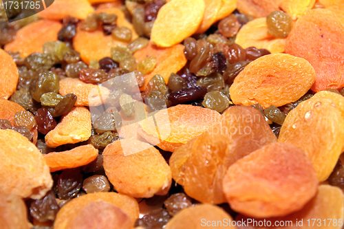 Image of raisins and dried apricots