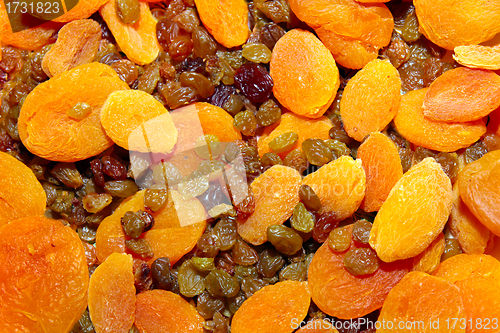 Image of raisins and dried apricots