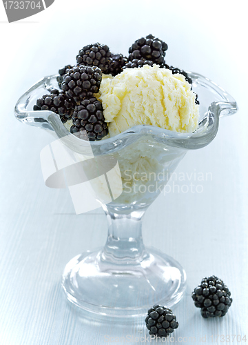 Image of Ice cream with fresh berries