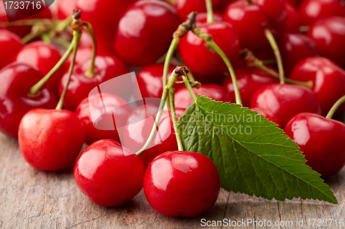 Image of fresh red cherries