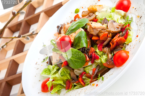 Image of salad with mushrooms and chicken