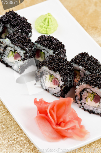 Image of tuna sushi roll