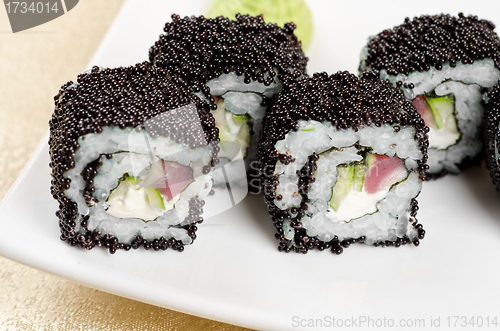 Image of tuna sushi roll