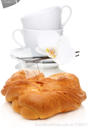 Image of Bun in the heart-shaped, cups and flower.