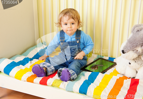 Image of Kid with tablet pc