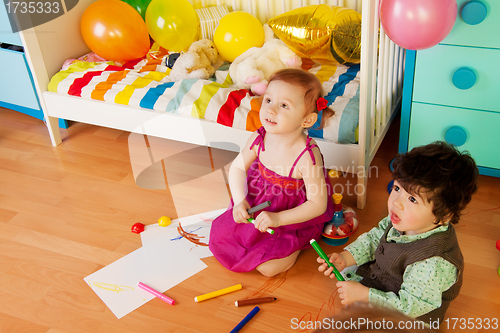 Image of Kids drawing with crayons