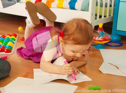 Image of Beautiful girl drawing on the floor