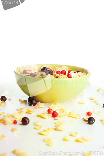 Image of Corn flakes with currants berries