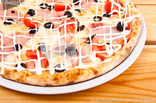 Image of tasty Pizza with olives and tomatos