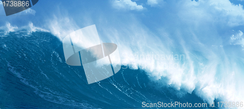 Image of Powerful ocean wave