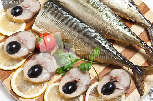 Image of Dish with the cut smoked mackerel with olives