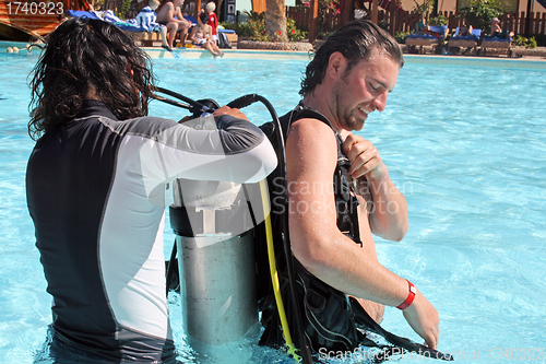 Image of learn to dive in the pool