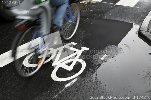 Image of Speedy bike in rain