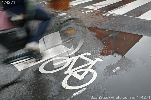 Image of Speedy bike in rain