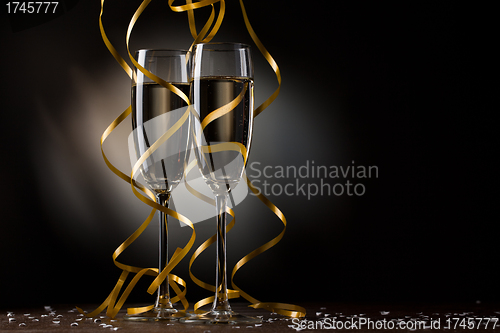 Image of Pair glass of champagne