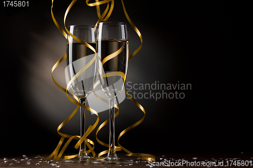 Image of Pair glass of champagne