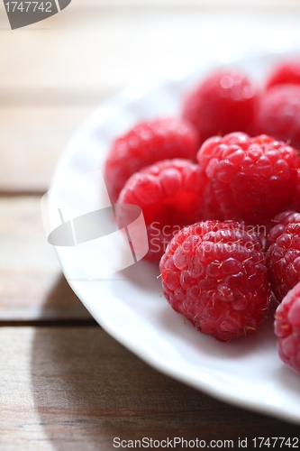 Image of clean plate with fresh raspberries