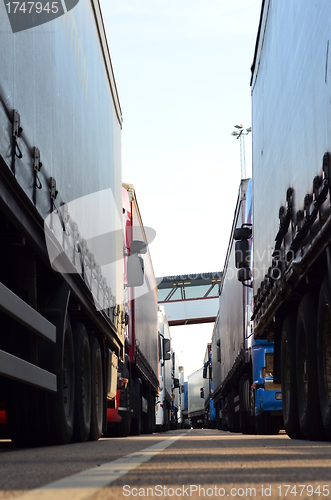 Image of Trucks waiting in line