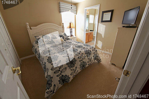 Image of Queen Master Bedroom