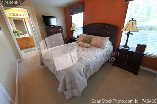 Image of Queen Master Bedroom