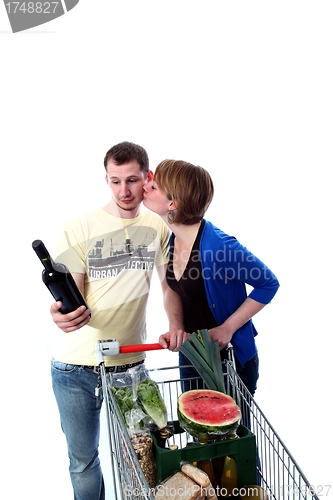 Image of Couple with shopping chart _ kissing