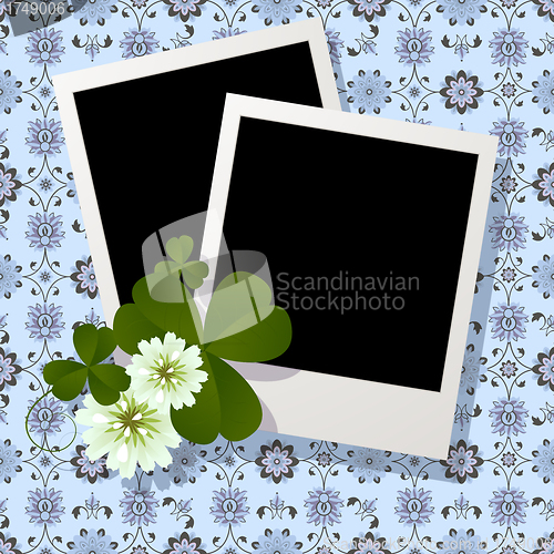 Image of Clover leaf and flowers design