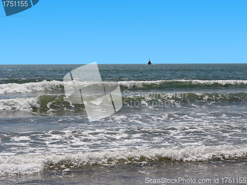 Image of  ship on the ocean gorozonte