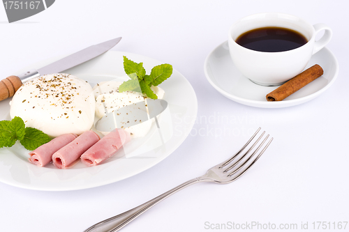 Image of Mozzarella cheese and ham.