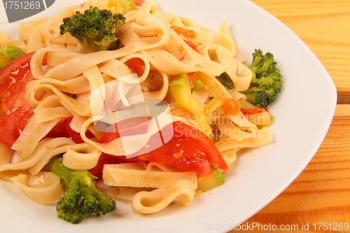 Image of pasta salad and broccoli