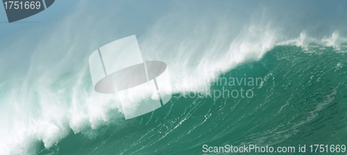 Image of crashing wave