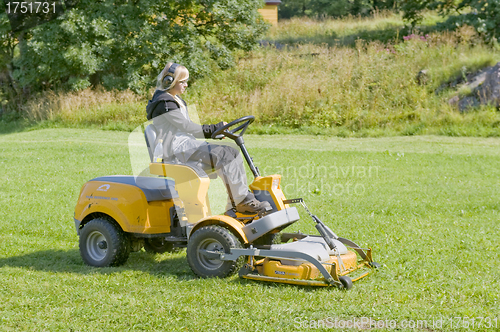 Image of Machine grass trim