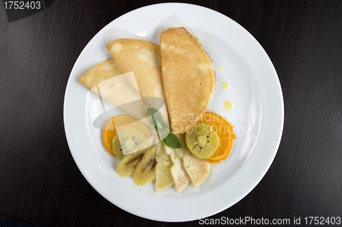 Image of Pancakes with fruit.