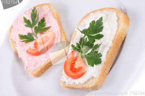 Image of toast with tomato and fish caviar cream