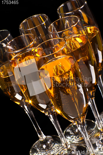 Image of full glasses of champagne