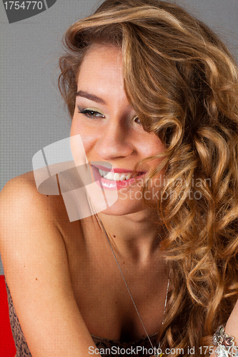 Image of attractive naked girl smiling in studio on gray background