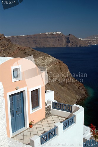 Image of house in cliff