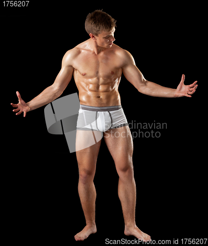 Image of young bodybuilder demonstrates posture