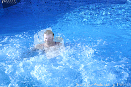 Image of swimming pool-jacuzzi