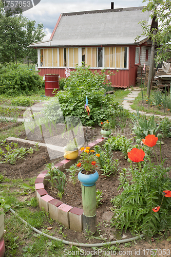 Image of Various old items adorn the garden at the cottage