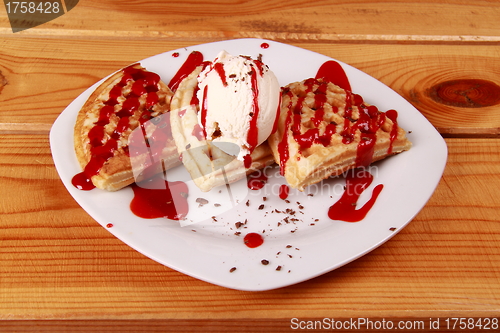 Image of cakes with ice cream and creem