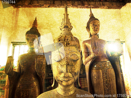 Image of Buddha statues