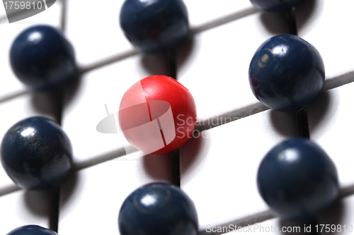 Image of red sphere in the middle