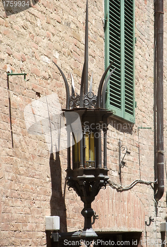Image of street lamp