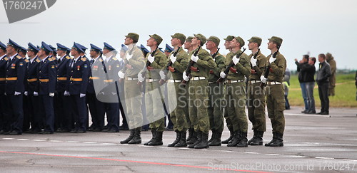 Image of squad soldiers at the parade