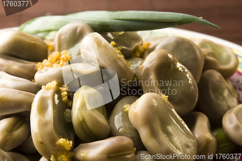 Image of Broad Bean with olive and garlic