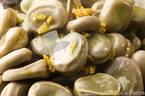 Image of Broad Bean with olive and garlic