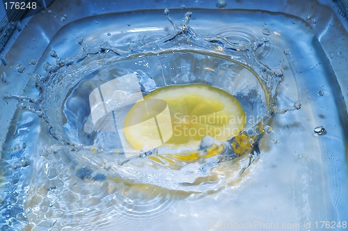 Image of Splash slice lemon