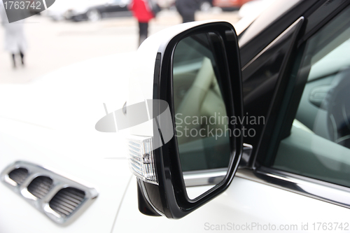 Image of Automobile rear-view mirror 