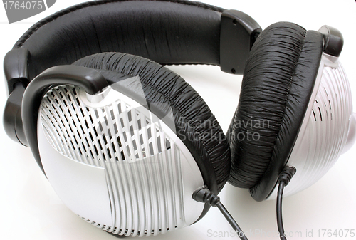 Image of headphones 
