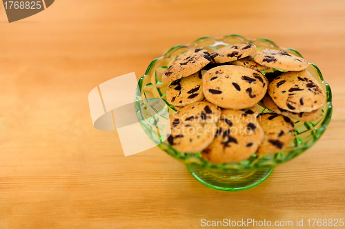 Image of Chocolate chip cookies in a glass bowl